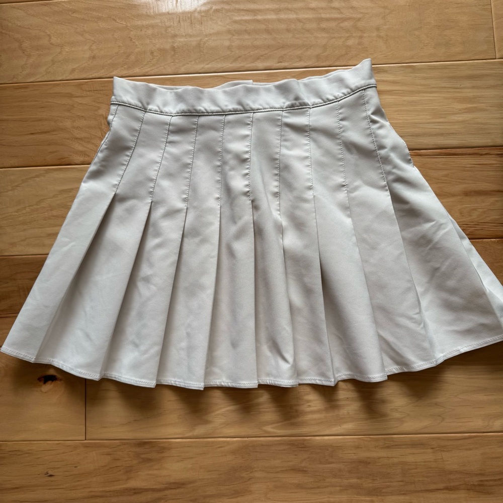 Boohoo Off-White Pleated Tennis Skirt | Size 8